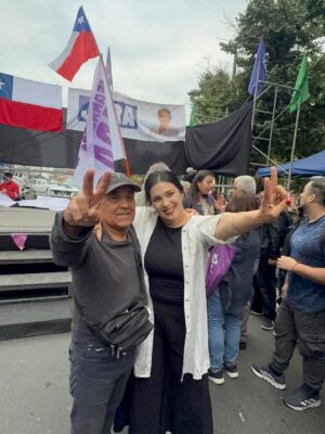 Karol Cariola Instagram - Desde nuestro querido Valparaíso cerramos este proceso de campaña. Este domingo, con esperanza y convicción, votamos 2 ✌️ #JeannetteJaraPresidenta
