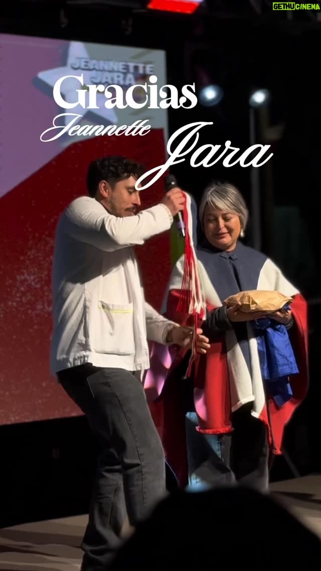 Karol Cariola - 17.9K Likes - Muchas gracias por tu entrega, querida @jeannettejararoman . 
Demostraste una entereza y convicción inigualables. Fueron cientos de miles de chilenas y chilenos quienes creyeron en este proyecto, y sabemos que seguirás trabajando con la misma fuerza y compromiso por mejorar la vida de tantas personas.
Un abrazo enorme.