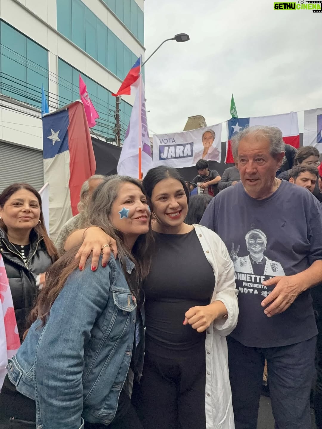 Karol Cariola - 6.5K Likes - Desde nuestro querido Valparaíso cerramos este proceso de campaña. Este domingo, con esperanza y convicción, votamos 2 ✌️ #JeannetteJaraPresidenta