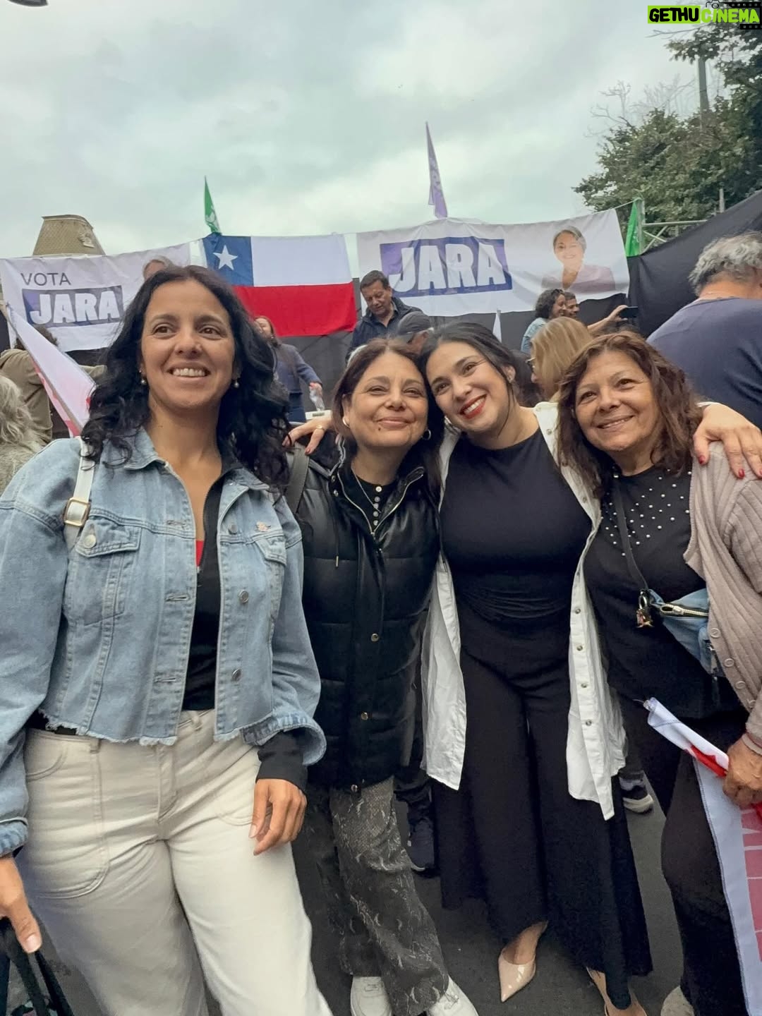 Karol Cariola - 6.5K Likes - Desde nuestro querido Valparaíso cerramos este proceso de campaña. Este domingo, con esperanza y convicción, votamos 2 ✌️ #JeannetteJaraPresidenta