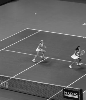 Karolína Muchová Instagram - Doubles trouble in Beijing 👻🧧
Made it to the semis with a lot of laughs (and maybe a few questionable tactics). 
It’s not the ending we hoped for, but your love made it all worth it🫰🏽🤍
谢谢你们!
#MucHon