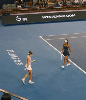 Karolína Muchová Instagram - Doubles trouble in Beijing 👻🧧
Made it to the semis with a lot of laughs (and maybe a few questionable tactics). 
It’s not the ending we hoped for, but your love made it all worth it🫰🏽🤍
谢谢你们!
#MucHon