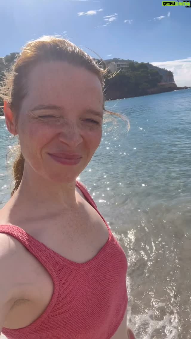 Karoline Herfurth - 73.6K Likes - Was man mal so alles prüfen könnte… 
👙🌊🐚🐠🛁
Wir prüfen ja eigentlich sehr gerne. Warum dann nicht auch einfach mal diese wichtigste Sache? 
Erste PRÜF-Demo am 08.11. um 14 Uhr in Hamburg (Stephansplatz)! Wenn ihr mehr wissen möchtet, folgt @pruef.de bzw. @pruef.hh oder schaut auf pruef-demos.de! #PRUEF! #PRÜF!