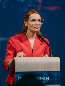 Karoline Herfurth Instagram - ✨moments…✨ by #wsmds 
Diesen Sonntag wieder…

20:15 @prosieben 
@jokoundklaas