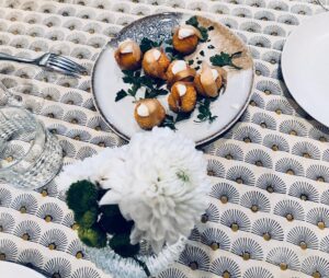 Kate Mara Instagram - Thank you to @airbnb for treating me and my family to the most delicious #vegan chef service 💕
We have always loved using Airbnb when traveling and these new offerings are just as special! 
We cannot wait to try more Airbnb Services in the future.