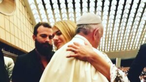 Kate Miner Instagram - 💙
So with cold bent teeth
I will grip the line
I will hold us up
Until the flood has dried
I know today we will survive.

Our band @thisisminer was a small part of a beautiful doc following Huntington’s Disease families from Latin America on a life changing journey to the Vatican and an audience with the Pope! 

Our band @thisisminer performed at the Vatican and met the amazing families in the film (and the Pope!)

More about the film: www.dancingatthevatican.com

#letstalkabouthd #hdsa #huntingtonsdisease