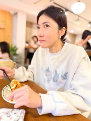 Kate Pang Instagram - 想要夢想， 想要事業， 想要我們更好。但，陪你們的時間是不是越來越少了呢。。。
-
@kandiefamily @katepang311