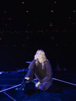 Katelyn Tarver Instagram - Amsterdam! Two nights at the ziggo dome! What an amsterDAYUM dream come true!
pics by @cathherber!