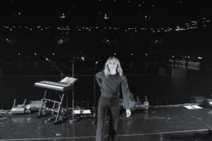 Katelyn Tarver Instagram - Amsterdam! Two nights at the ziggo dome! What an amsterDAYUM dream come true!
pics by @cathherber!