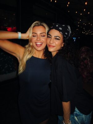 Kathryn Dunn Instagram - Still smiling after my first @otecelebrityweekend 💙

We helped raise money for the Texas Children’s Cancer Fund, met the kindest fans, hung with our Big Brother   Amazing Race fam, and I even swam with dolphins at @discoverycove! Feeling so grateful for this wild life that I now get to share with my partner in crime, @jromophotography 🥰

And of course… scroll to the end to see what I conspired up this time✨😌

#bigbrother #theamazingrace #bb27 #tar38