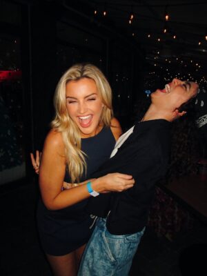 Kathryn Dunn Instagram - Still smiling after my first @otecelebrityweekend 💙

We helped raise money for the Texas Children’s Cancer Fund, met the kindest fans, hung with our Big Brother   Amazing Race fam, and I even swam with dolphins at @discoverycove! Feeling so grateful for this wild life that I now get to share with my partner in crime, @jromophotography 🥰

And of course… scroll to the end to see what I conspired up this time✨😌

#bigbrother #theamazingrace #bb27 #tar38