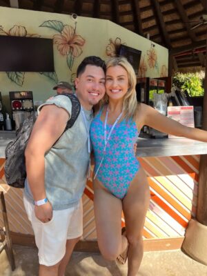 Kathryn Dunn Instagram - Still smiling after my first @otecelebrityweekend 💙

We helped raise money for the Texas Children’s Cancer Fund, met the kindest fans, hung with our Big Brother   Amazing Race fam, and I even swam with dolphins at @discoverycove! Feeling so grateful for this wild life that I now get to share with my partner in crime, @jromophotography 🥰

And of course… scroll to the end to see what I conspired up this time✨😌

#bigbrother #theamazingrace #bb27 #tar38
