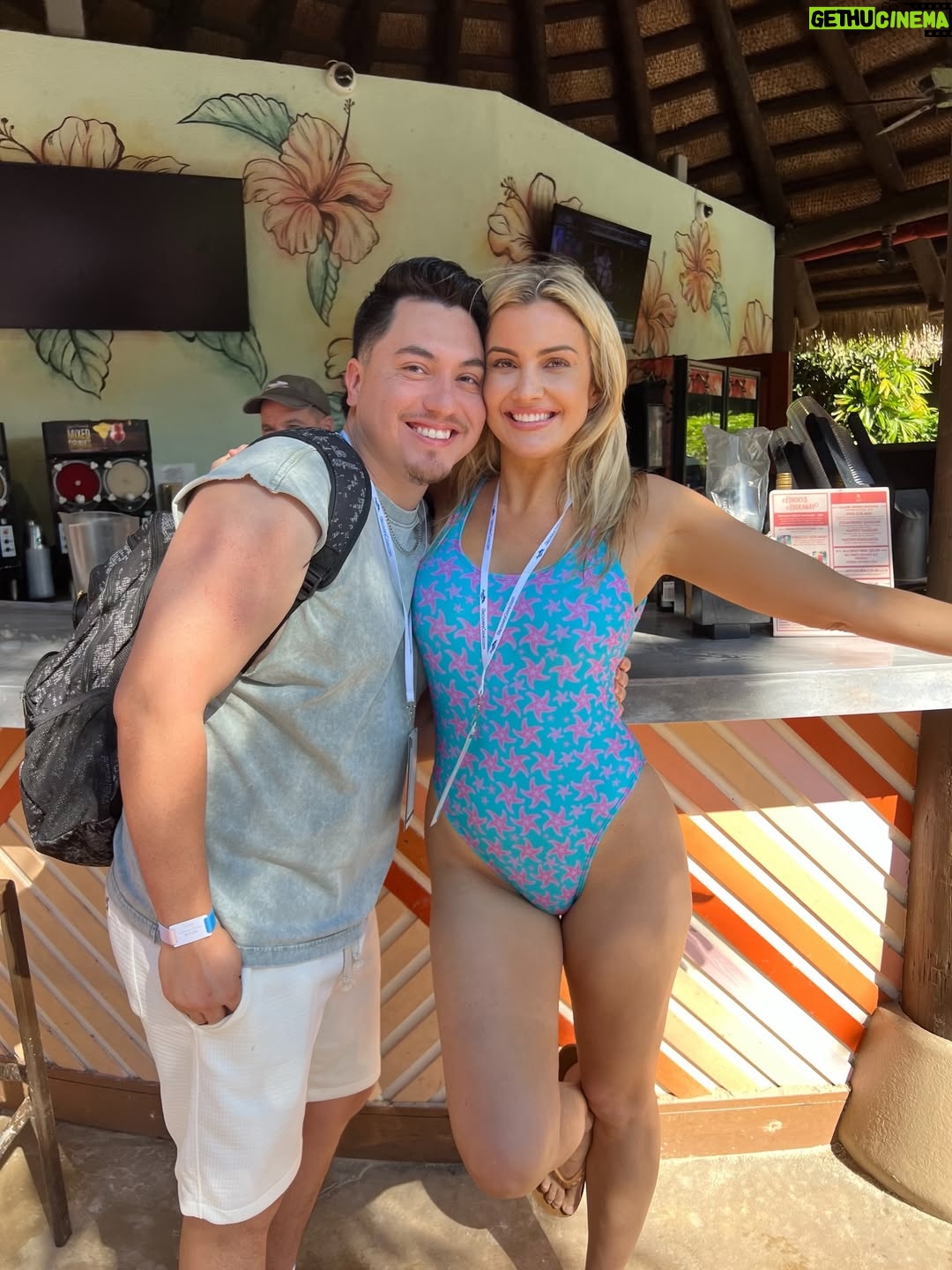 Kathryn Dunn - 2.7K Likes - Still smiling after my first @otecelebrityweekend 💙

We helped raise money for the Texas Children’s Cancer Fund, met the kindest fans, hung with our Big Brother   Amazing Race fam, and I even swam with dolphins at @discoverycove! Feeling so grateful for this wild life that I now get to share with my partner in crime, @jromophotography 🥰

And of course… scroll to the end to see what I conspired up this time✨😌

#bigbrother #theamazingrace #bb27 #tar38