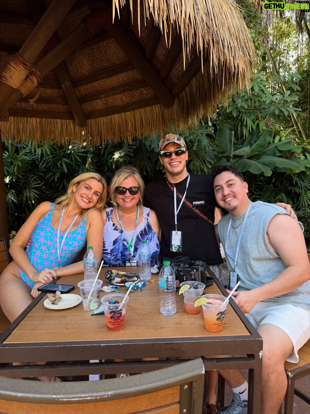 Kathryn Dunn - 2.7K Likes - Still smiling after my first @otecelebrityweekend 💙

We helped raise money for the Texas Children’s Cancer Fund, met the kindest fans, hung with our Big Brother   Amazing Race fam, and I even swam with dolphins at @discoverycove! Feeling so grateful for this wild life that I now get to share with my partner in crime, @jromophotography 🥰

And of course… scroll to the end to see what I conspired up this time✨😌

#bigbrother #theamazingrace #bb27 #tar38