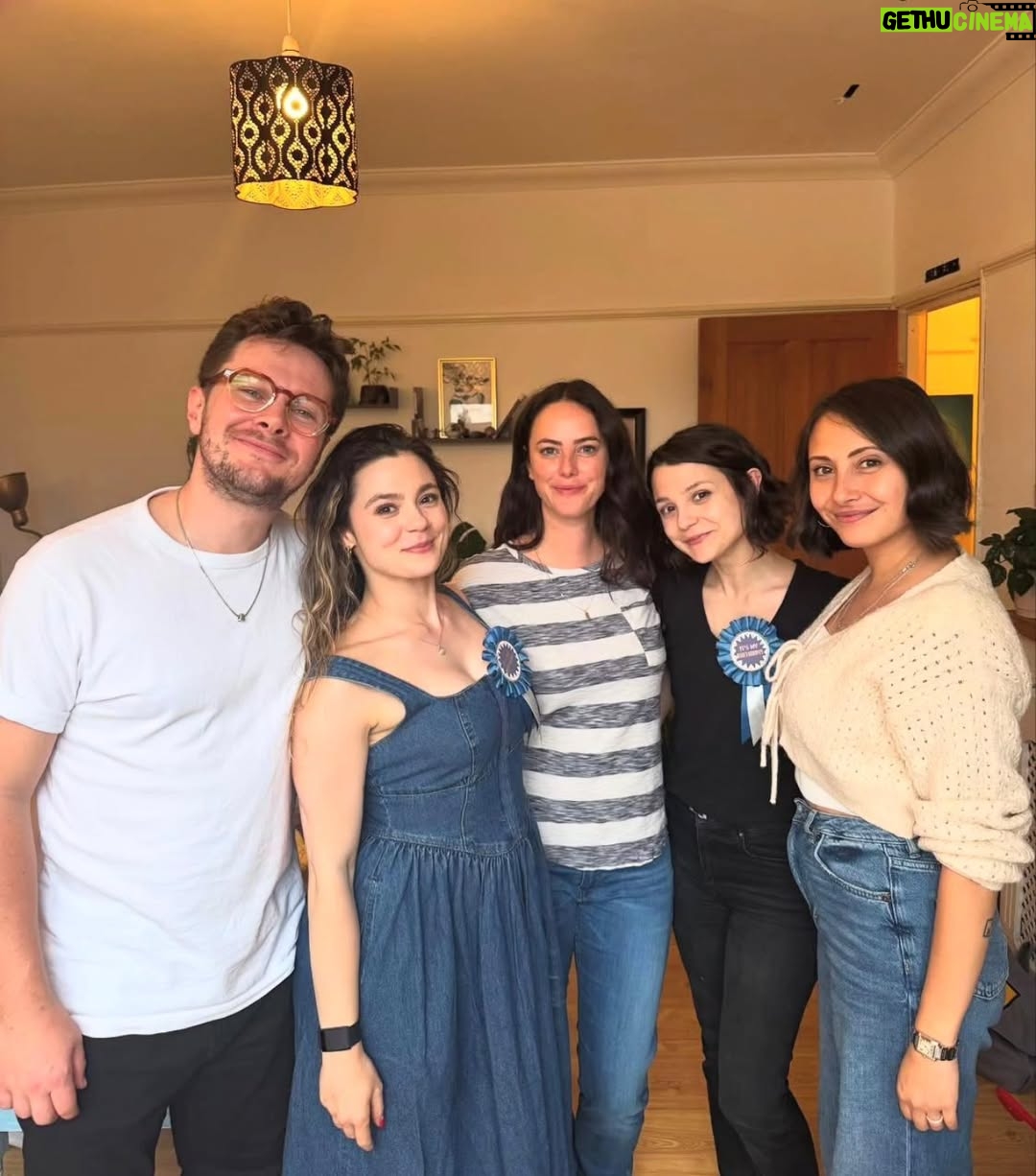 Kathryn Prescott - 13.5K Likes - In one room together for the first time in too many years. Thank you all for making this week (/these weeks) so special. @megartron @kayascods @olliebarbs @klariza_clayton