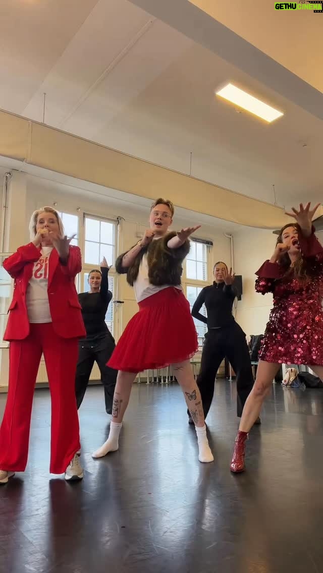 Katja Schuurman - 4.5K Likes - Linda, Dunc & Jessica @babettekatja