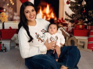 Katty García Instagram - Mi bebé navideño😍🎄🎅🏻

@olayavvelez como siempre luciéndote con esas fotos hermosas😍❤️

#merrychristmas