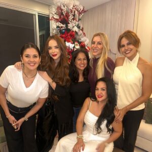 Katty García Instagram - Estas reuniones deberían ser transmitidas por streaming 🤭🤭🤭 NO SABEN CUÁNTO NOS REÍMOS CADA VEZ QUE NOS VEMOS! 

@marcelaruete 
@ceciliacascante 
@erikavelez 
@daniela_baque 
@flor_mpalomeque