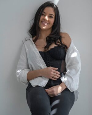 Katty García Instagram - Me gusta mi sonrisa 😊 💜
y me gusta @flossgye 🦷😬

.
.
.

@elias.enoc_ 📸
@pascuitamakeup 💄💋