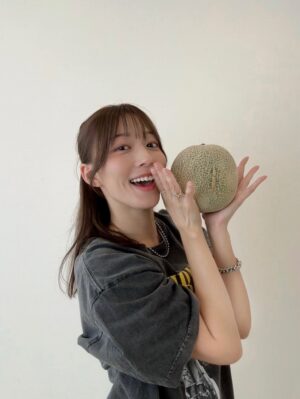 Kayako Abe Instagram - ひとりで食べきれないくらいのメロン🍈🌱
