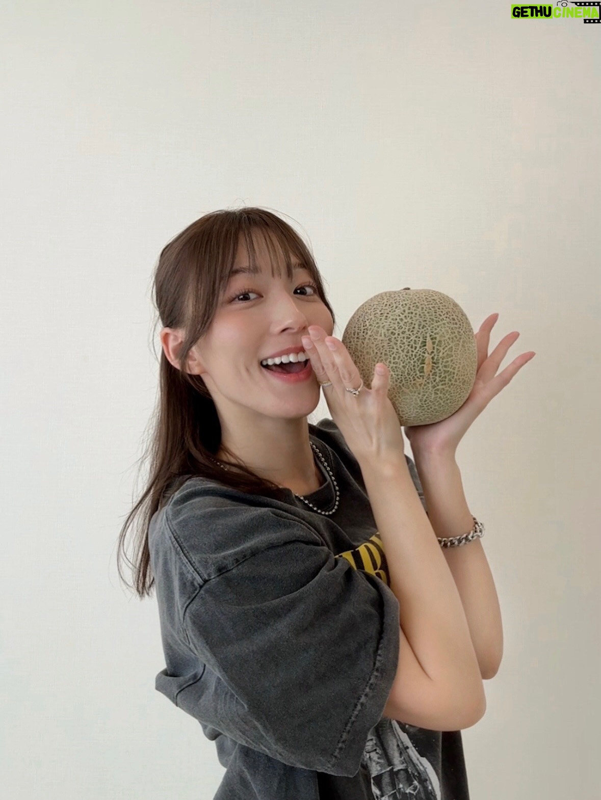 Kayako Abe - 19.5K Likes - ひとりで食べきれないくらいのメロン🍈🌱
