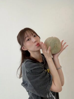 Kayako Abe Instagram - ひとりで食べきれないくらいのメロン🍈🌱