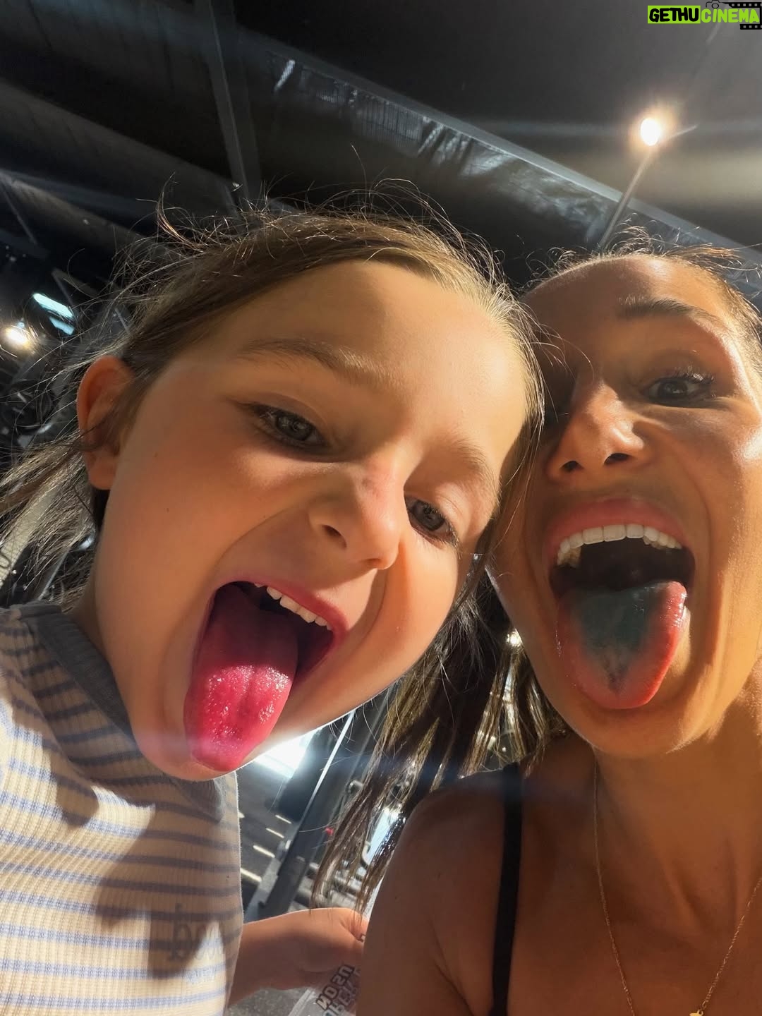 Kayla Itsines - 33.2K Likes - A whirlwind of emotions in the last quarter of this year 🤍 From travel, to family time, losing our dog 🕊️…. and everything in between 🥹 12 more days and we are heading off again … see you soon 🇦🇪 🇺🇸 😍