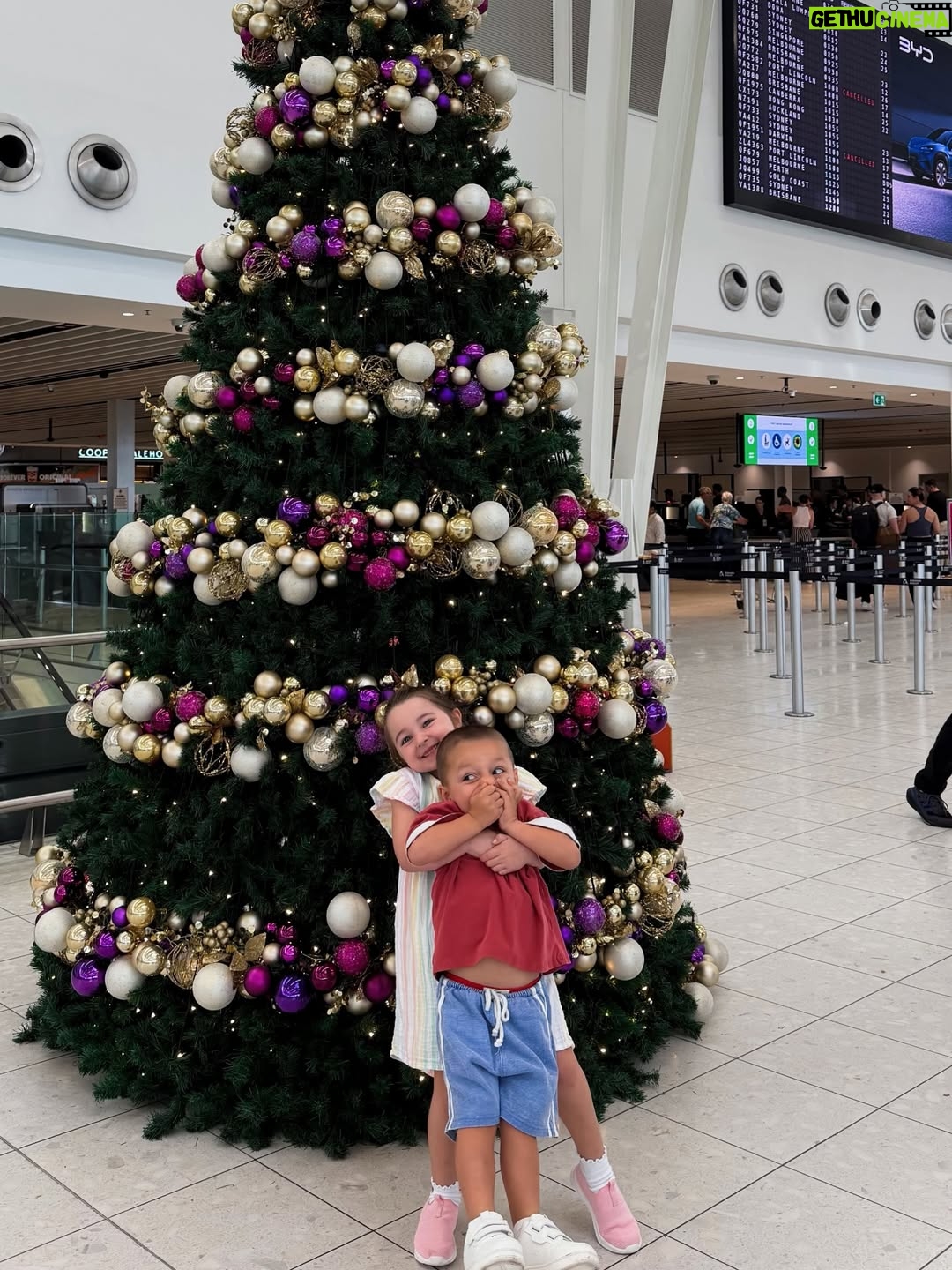 Kayla Itsines - 33.2K Likes - A whirlwind of emotions in the last quarter of this year 🤍 From travel, to family time, losing our dog 🕊️…. and everything in between 🥹 12 more days and we are heading off again … see you soon 🇦🇪 🇺🇸 😍
