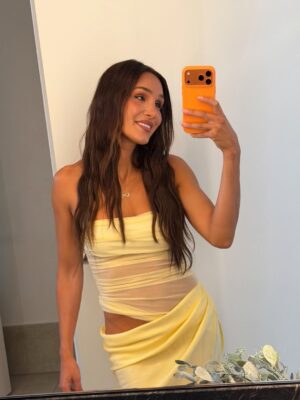 Kayla Itsines Instagram - A whirlwind of emotions in the last quarter of this year 🤍 From travel, to family time, losing our dog 🕊️…. and everything in between 🥹 12 more days and we are heading off again … see you soon 🇦🇪 🇺🇸 😍