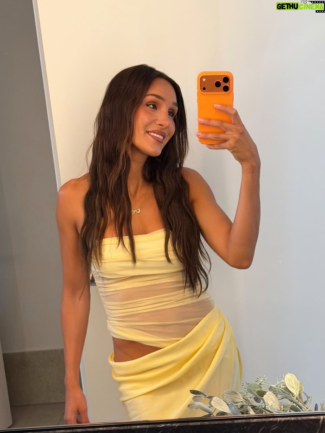Kayla Itsines - 33.2K Likes - A whirlwind of emotions in the last quarter of this year 🤍 From travel, to family time, losing our dog 🕊️…. and everything in between 🥹 12 more days and we are heading off again … see you soon 🇦🇪 🇺🇸 😍
