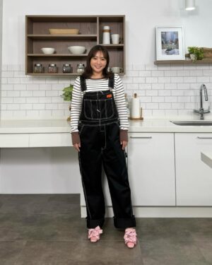 Kayo Noro Instagram - 衣装です  遅くなりました🙇🏻‍♀️
・
①knit @cadune_official
skirt @arpege_story
shoes @bananarepublic_jp
jewelry @unoaerre_japan
・
②overall universaloverall _jp
cut&sewn @robert.p.miller_official
mule @tsurubymarikooikawa
pierce @artidaoud
・
③cut&sewn @ships_women_official  @uhruhruhr
skirt @arpege_story
boots @zara 
jewelry @unoaerre_japan
・
④shirt @uncrave_official @onward__official
skirt @jdot_official_
sandal @dianashoespress
pierce @zuttoholic
ring  @unoaerre_japan 
・
⑤knit @ships_women_official 
pants @lepsim_official
mule @kanematsu_official
jewelry @artidaoud
・
⑥shirt @stola.jp
pants @qualite_official
pumps @kanematsu_official
jewelry @unoaerre_japan
・
⑦all in one @mystrada_official
blouses @index.official_
sandal @zara
jewelry @unoaerre_japan
・
⑧jacket @manof_official
knit @lounie_jp
skirt ,pumps @tsurubymarikooikawa
pearl pierce,pearl ring@artidaoud
bangle,ring @unoaerre_japan
・
⑨longsleeve jersey ,pants,sneaker @pumajapan
jewelry @e.m._official
・
⑩sweater @firsthand__official __official
cut&sewn,pants @gap_jp,@gap
sneaker @ugg
pierce @unoaerre_japan
・
⑪knit @ships_women_official
lace blouse @maisonspecial_women
skirt @firsthand__official 
boot @tsurubymarikooikawa
jewelry @unoaerre_japan
・
⑫cardigan @stola.jp
tank top @ships_women_official
pants @mystrada_official
mule @kanematsu_official
pierce @unoaerre_japan
blacelet,rings @zuttoholic
・
⑬blouse @cadune_official
pants @norc.jp
pumps @dianashoespress
pierce,ring @zuttoholic 
a ring on the left hand  @unoaerre_japan
・
⑭knit @cadune_official
skirt @mystrada_official
mule @dianashoespress
jewelry @unoaerre_japan
・
⑮knit @cygne_2
skirt @jdot_official_
pumps @tsurubymarikooikawa
jewelry @unoaerre_japan
・
⑯knit polo @manof_official
blue knit @stola.jp
skirt @dresslaveofficial
flat shoes @charleskeithofficial
jewelry @unoaerre_japan
・
⑰one piece,knit vest @arpege_story
boots @charleskeithofficial
jewelry @unoaerre_japan
・
⑱knit @elura_official
skirt @freada_official @freaksstore_official
boots @kanematsu_official
jewelry @zuttoholic
・
⑲sweater with frill @firsthand__official 
pants @freaksstore_official
shoes @grise.jp @letalon_jp
jewelry @unoaerre_japan