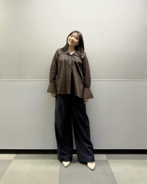 Kayo Noro Instagram - 衣装です  遅くなりました🙇🏻‍♀️
・
①knit @cadune_official
skirt @arpege_story
shoes @bananarepublic_jp
jewelry @unoaerre_japan
・
②overall universaloverall _jp
cut&sewn @robert.p.miller_official
mule @tsurubymarikooikawa
pierce @artidaoud
・
③cut&sewn @ships_women_official  @uhruhruhr
skirt @arpege_story
boots @zara 
jewelry @unoaerre_japan
・
④shirt @uncrave_official @onward__official
skirt @jdot_official_
sandal @dianashoespress
pierce @zuttoholic
ring  @unoaerre_japan 
・
⑤knit @ships_women_official 
pants @lepsim_official
mule @kanematsu_official
jewelry @artidaoud
・
⑥shirt @stola.jp
pants @qualite_official
pumps @kanematsu_official
jewelry @unoaerre_japan
・
⑦all in one @mystrada_official
blouses @index.official_
sandal @zara
jewelry @unoaerre_japan
・
⑧jacket @manof_official
knit @lounie_jp
skirt ,pumps @tsurubymarikooikawa
pearl pierce,pearl ring@artidaoud
bangle,ring @unoaerre_japan
・
⑨longsleeve jersey ,pants,sneaker @pumajapan
jewelry @e.m._official
・
⑩sweater @firsthand__official __official
cut&sewn,pants @gap_jp,@gap
sneaker @ugg
pierce @unoaerre_japan
・
⑪knit @ships_women_official
lace blouse @maisonspecial_women
skirt @firsthand__official 
boot @tsurubymarikooikawa
jewelry @unoaerre_japan
・
⑫cardigan @stola.jp
tank top @ships_women_official
pants @mystrada_official
mule @kanematsu_official
pierce @unoaerre_japan
blacelet,rings @zuttoholic
・
⑬blouse @cadune_official
pants @norc.jp
pumps @dianashoespress
pierce,ring @zuttoholic 
a ring on the left hand  @unoaerre_japan
・
⑭knit @cadune_official
skirt @mystrada_official
mule @dianashoespress
jewelry @unoaerre_japan
・
⑮knit @cygne_2
skirt @jdot_official_
pumps @tsurubymarikooikawa
jewelry @unoaerre_japan
・
⑯knit polo @manof_official
blue knit @stola.jp
skirt @dresslaveofficial
flat shoes @charleskeithofficial
jewelry @unoaerre_japan
・
⑰one piece,knit vest @arpege_story
boots @charleskeithofficial
jewelry @unoaerre_japan
・
⑱knit @elura_official
skirt @freada_official @freaksstore_official
boots @kanematsu_official
jewelry @zuttoholic
・
⑲sweater with frill @firsthand__official 
pants @freaksstore_official
shoes @grise.jp @letalon_jp
jewelry @unoaerre_japan