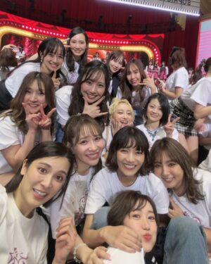 Kayo Noro Instagram - AKB48 チームK 
・
本当に色々な思い出があります☺️
メンバーは友達とも家族とも違う、、、何て言っていいかわからないけど。とにかく面白くて可愛くて。この先も人生においてきっと大切な存在なことは確かです。
色々苦労したこともあったけど、このチームKのメンバーだったから私みたいな人間もやってこれたんだなと思います。本当にチームKメンバーには感謝しています。本当にみんなにありがとう。
・
今回もさ、、、完璧なちゃんとした私をみんなとファンの人とスタッフさん達に見せたかったのに。チームK曲であんなことになっちゃって。。（何のことかわからない方はHuluでコンサート見てみてね♡）w
みんなが笑ってくれてて本当になんていうか、、、感謝しかないw
私は私から逃れられないと思い知りました🥲w
現役メンバーもごめんね🙇‍♀️
けどーーーーーーーーー！！！！！！！！！
めちゃくちゃめちゃくちゃ楽しかった😆🩷
ごめんね！楽しかった😆w
また日本武道館でみんなと元気に会えてよかった👍
それにつきます。
そして
本当に奇跡みたいな20年間を過ごしたんだなって思います。
今のところ、積み重なった奇跡的な毎日、過ごしています。
・
・
個人的には辛かったことも沢山あったけれど。
当時、その時その時自分が思う努力をして頑張ってたことに間違いはないけど、今思えば、努力と頑張りは足りなかったよなって思います。
その時はわからなかった。。。
その時応援してくれてたファンの皆さんにも、もっともっと愛をお返し出来ることがあったと反省する日々です。ごめんねm(_ _)m
・
・
今は、本当に色々なことを気づかせてくれる友達や、周りのスタッフの皆さん、先輩、家族、メンバー（特に優子）、みんなのおかげで奇跡的な日々を過ごせています。
いいことも間違ってることも教えてくれる😅
みんなありがとうね😭
・
・
・
これも言わせてくださいm(_ _)m
あの日、テレビ電話オーディションで私を合格させてくれた窪田さん。
面白い奴だなと最後に合格を出してくれて、色々なことを沢山教えてくださった秋元先生♡
本当に感謝です。ありがとうございますm(_ _)m
これからもよろしくお願いします🙇‍♀️
・
・
最後に。
応援してくださるみなさん。いつもありがとうございますm(_ _)m
♡
・
・
長くなりましたが、、、
・
AKB48 20周年おめでとうございます💚
・
・
・
あれ！！写真にめーたんがいない！！