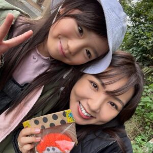 Kayo Noro Instagram - 『フェイクマミー』
最終回を迎えました。
楽しみに見てくださっていたみなさん、ありがとうございました♡
・
改めて色々勉強させてもらったなぁと思う撮影でしたが、とても楽しかったです✨
・
私の娘九条璃子役をやってくれた戸叶杏ちゃん🩷
編み物🧶が得意でダンスも得意で優しくて面倒見が良くて。とっても可愛かった♡心強かったです。
杏ちゃんが私のお誕生日に編み物でサーモンのお寿司を作ってくれました😭私がサーモンのお寿司好きなの調べてくれたんだって涙
嬉しいかった、、、大事にしています🩷
・
三羽烏の橋本さんくるみちゃんと一緒だったからより撮影も楽しくできました！！
そして波瑠ちゃん川栄（りっちゃん）とお仕事一緒にさせてもらって、嬉しかったのと勉強になったのと。
スタッフさんも仲良くしてくださって。
個人的にもう一つ思い出🎯フェイクマミーチームで出演した番組宣伝、それスノフレンドパーク。
これは本当にチームで頑張れたし、温かいチームだった。波瑠ちゃんの涙が忘れられません。
楽しかったです☺️
・
・
・
写真が少なくて申し訳ない。と思いつつ