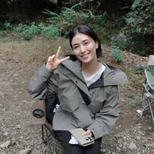 Kayo Noro Instagram - 『フェイクマミー』
最終回を迎えました。
楽しみに見てくださっていたみなさん、ありがとうございました♡
・
改めて色々勉強させてもらったなぁと思う撮影でしたが、とても楽しかったです✨
・
私の娘九条璃子役をやってくれた戸叶杏ちゃん🩷
編み物🧶が得意でダンスも得意で優しくて面倒見が良くて。とっても可愛かった♡心強かったです。
杏ちゃんが私のお誕生日に編み物でサーモンのお寿司を作ってくれました😭私がサーモンのお寿司好きなの調べてくれたんだって涙
嬉しいかった、、、大事にしています🩷
・
三羽烏の橋本さんくるみちゃんと一緒だったからより撮影も楽しくできました！！
そして波瑠ちゃん川栄（りっちゃん）とお仕事一緒にさせてもらって、嬉しかったのと勉強になったのと。
スタッフさんも仲良くしてくださって。
個人的にもう一つ思い出🎯フェイクマミーチームで出演した番組宣伝、それスノフレンドパーク。
これは本当にチームで頑張れたし、温かいチームだった。波瑠ちゃんの涙が忘れられません。
楽しかったです☺️
・
・
・
写真が少なくて申し訳ない。と思いつつ