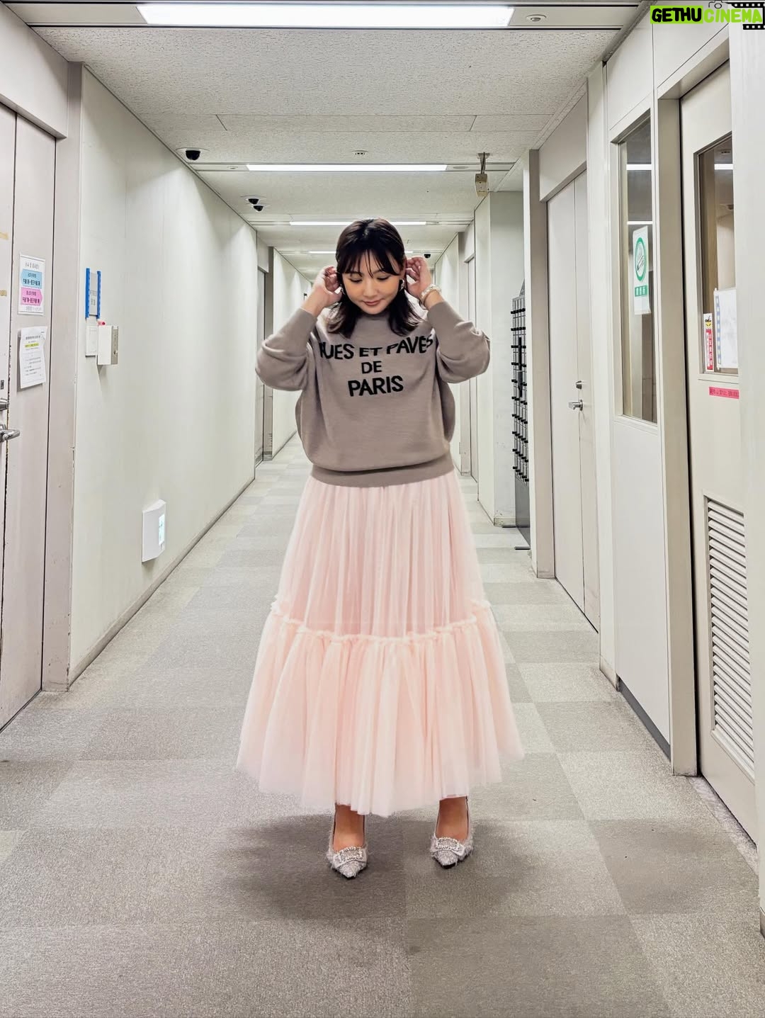 Kayo Noro - 71.1K Likes - 衣装です🙋🏻‍♀️
・
①
knit with bustier @jusglitty_official
pants @arpege_story
penny loafers @kanematsu_official
jewelry @zuttoholic
・
・
②
blouse @qualite_official
pants @lounie_jp
pumps @kanematsu_official
jewelry @unoaerre_japan
・
・
③
velour pullover @cadune_official
lace blouse @mystrada_official
pants @threefourtime_official
pumps @tsurubymarikooikawa
jewelry @unoaerre_japan
・
・
④
camisole @mystrada_official
blouse @opaque.clip
pants @stola.jp
sandal @daianashoespress
pierce,ear cuff @zuttoholic
blacelet,ring @unoaerre_japan
・
・
⑤
jacket @studious_womens ,@studious_official
lace blouse @manof_official
pants @unfilo_official
pumps @tsurubymarikooikawa
jewelry @unoaerre_japan
・
・
⑥
blouson,blouse @cadune_official
pants @zara
pumps @tsurubymarikooikawa
jewelry @unoaerre_japan
・
・
⑦
cardigan @ships_women_official 
cut&sewn @lounie_jp
skirt @doclasse_style
sandal @tsurubymarikooikawa
jewelry @unoaerre_japan
・
・
⑧
blouse @whimgazette_official
t-shirt @g_rock_s
pants @lounie_jp
mule @kanematsu_official
jewelry @unoaerre_japan
・
・
⑨
skirt @cadune_official
mule @kanematsu_official
jewelry @unoaerre_japan
・
・
⑩
knit @rougeviflacle_official
skirt,pumps @tsurubymarikooikawa
pierce @zuttoholic
blacelet,ring @unoaerre_japan
・
・
⑪
blouse @opaque.clip
pants @manof_official
sandal @kanematsu_official
jewelry @unoaerre_japan
・
・
⑫

polo shirt @ships_women_official
skirt @lounie_jp
boots @dianashoespress
blacelet,ring @unoaerre_japan