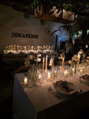 Kel Calderón Instagram - Hace mil que soñaba con colaborar con esta marca que amo y el otro dia nos invitaron a una cena muy cool donde nos regalonearon mucho ✨️🖤
Gracias #Zadig&Voltaire por tremenda invitación! ⭐️🖤

@werockchile 
Look: head to toe Zadig&Voltaire 🖤
Glam: @raulflores 
📸: @mfinsta