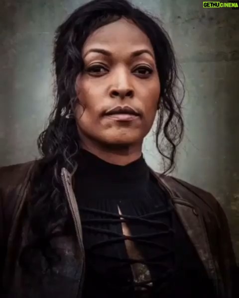 Kellita Smith - 5.2K Likes - Thanks for the Warren appreciation 
@zombiesholdinghands !!!