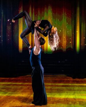 Kelly Pfaff Instagram - DWTS Finale > freestyle #mylittlerockstar🌟🎸 keuze van Shania en Jesse > Jazz - keuze van de jury > Weense Wals Proficiat met jullie 2de plaats bij DWTS  maar vooral met jullie 1ste plaats op gevonden vriendschap lieverd ❤️we zijn allemaal Mega Trots op jullie #TeamJeSha