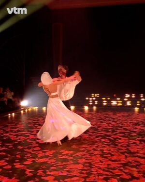 Kelly Pfaff Instagram - DWTS Finale > freestyle #mylittlerockstar🌟🎸 keuze van Shania en Jesse > Jazz - keuze van de jury > Weense Wals Proficiat met jullie 2de plaats bij DWTS  maar vooral met jullie 1ste plaats op gevonden vriendschap lieverd ❤️we zijn allemaal Mega Trots op jullie #TeamJeSha