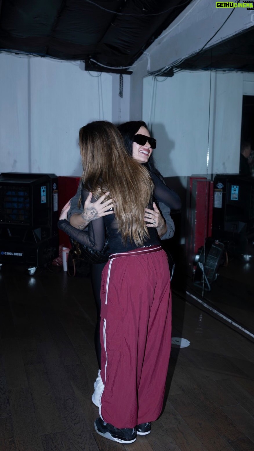 Kelly Sweeney - 15.2K Likes - thank you @ddlovato for coming to surprise my class @mdcdance ❤️ your new song is absolute fire and we had the best time. GO STREAM KISS NOW ON EVERY PLATFORM !!!!! 🔥🔥🔥