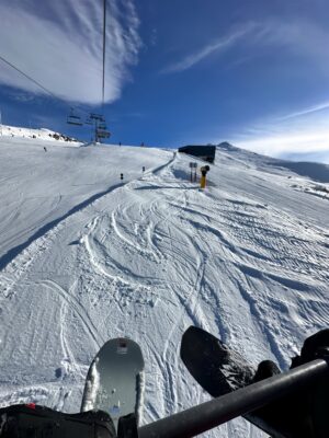 Kelly Tandiono Instagram - Helmet on, worries off. Snowboarding through Austria with sore legs, loud laughs, and that I’m exactly where I should be feeling. A little chaos, a lot of joy, and yes I’ll do it again tomorrow. ♥️
.
#Snowboarding #WinterSports #Snowboarder #Austria