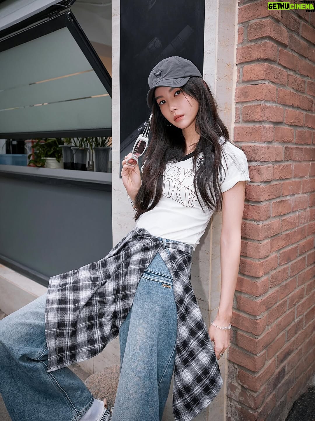 Kelly Yu - 12.4K Likes - 夏天是彻底过去了