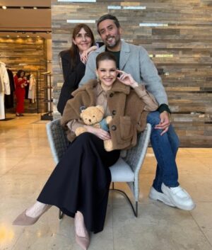 Kika Edgar Instagram - Un año más con mi familia @maxmaramx 
Que hermosa reunión hemos tenido todas las embajadoras ❤️ Pd: las más longevas ya descubrimos que somos @alinebortoloti у yo 🥰 (y lo que falta) #mujermaxmara