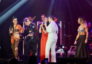 Kika Edgar Instagram - Cerrando ciclos de una época bellísima!💖Mis compañeras y amigas @polancodalilah  @lorenadelagarzaoficial  @reynalopezmx las amo! Gracias por ser cómplices de este maravilloso momento! ✨✨

📸: @valezukaa