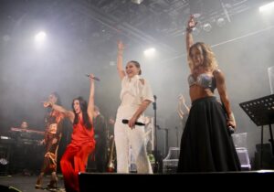 Kika Edgar Instagram - Cerrando ciclos de una época bellísima!💖Mis compañeras y amigas @polancodalilah  @lorenadelagarzaoficial  @reynalopezmx las amo! Gracias por ser cómplices de este maravilloso momento! ✨✨

📸: @valezukaa
