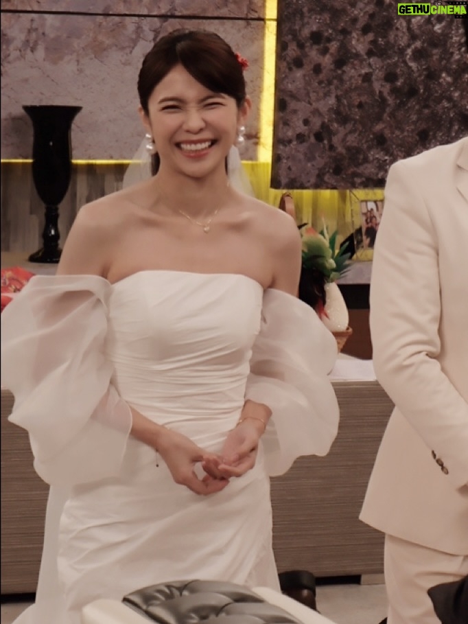 Kiki Lin - 18.2K Likes - 不只是你們覺得突然
這劇情公證速度也真令我們措手不及
根本來不及生出不能是婚紗卻要美美的公證衣服
所以，感謝我妹贊助播出
這件可真的是我妹去登記結婚時穿的仙女洋裝啊♥️
還好最近有瘦不然根本休想穿我妹這個無敵Xs 
我可是前一天就餓肚子 隔天還整天沒吃飯才塞進去的…..

雖然恩曦令人覺得不可思議
但…好啦還是要給她美美的

-
附上不明所以的影片😆
與最後莫名的一張無關劇情合照🤣
謝謝我們侑宣當天幫我記錄🫶🏻

#哭哭笑笑
#這幾天哭掉一公升的眼淚