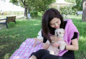 Kim Ha-neul Instagram - 🐕🐾🥰