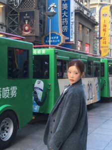 Actress Kim Lip HD Photos and Wallpapers December 2025