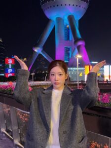 Actress Kim Lip HD Photos and Wallpapers December 2025